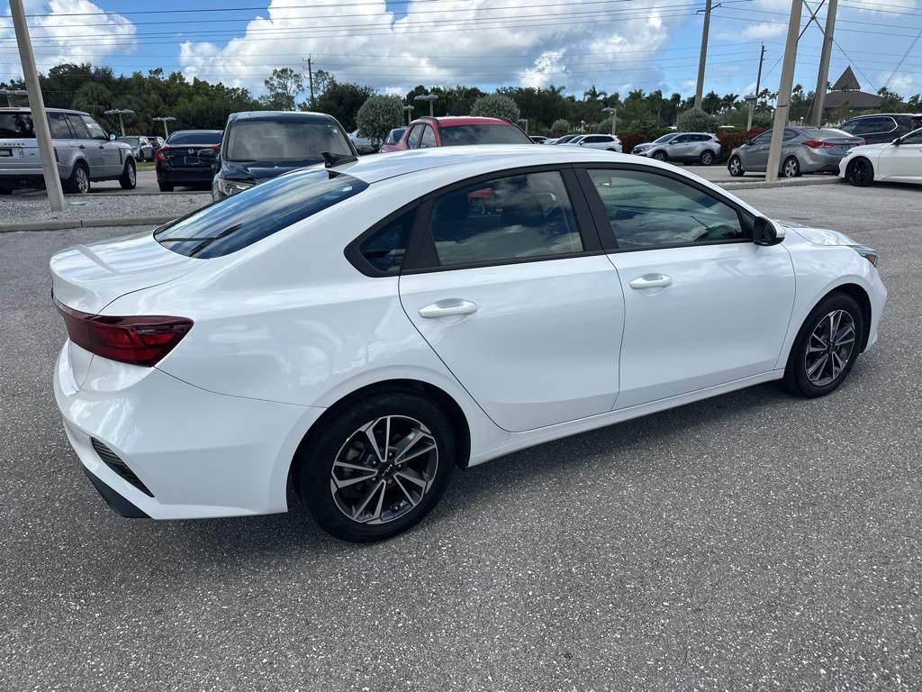 2023 Kia Forte LXS photo 4