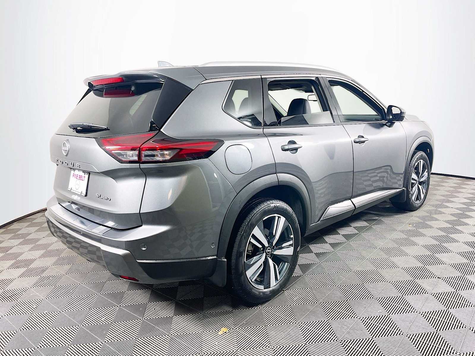 2024 Nissan Rogue SL photo 4