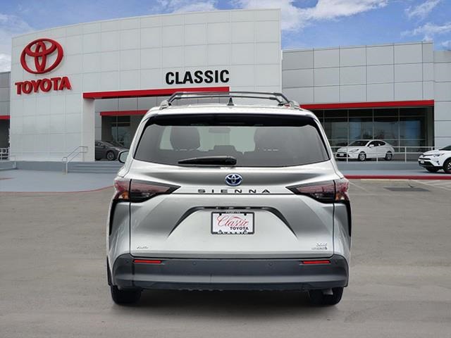 2024 Toyota Sienna XLE photo 5