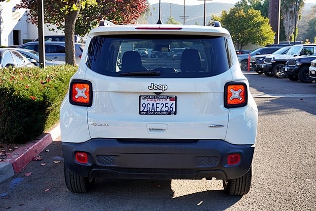 Certified Used 2022 White Jeep Latitude image 8