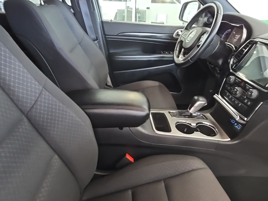 2019 Jeep Grand Cherokee Laredo E photo 18