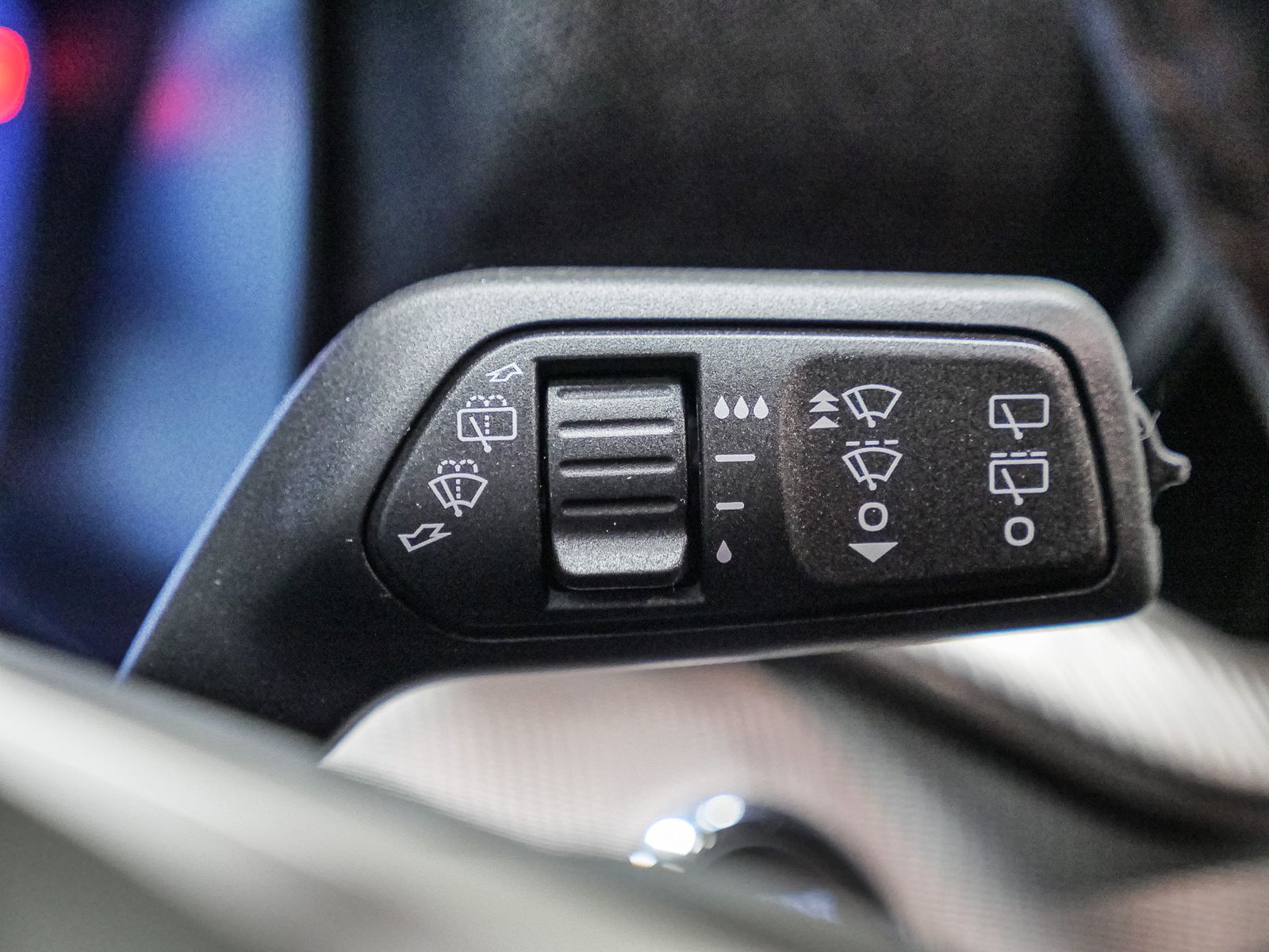 2025 Ford Explorer photo 36