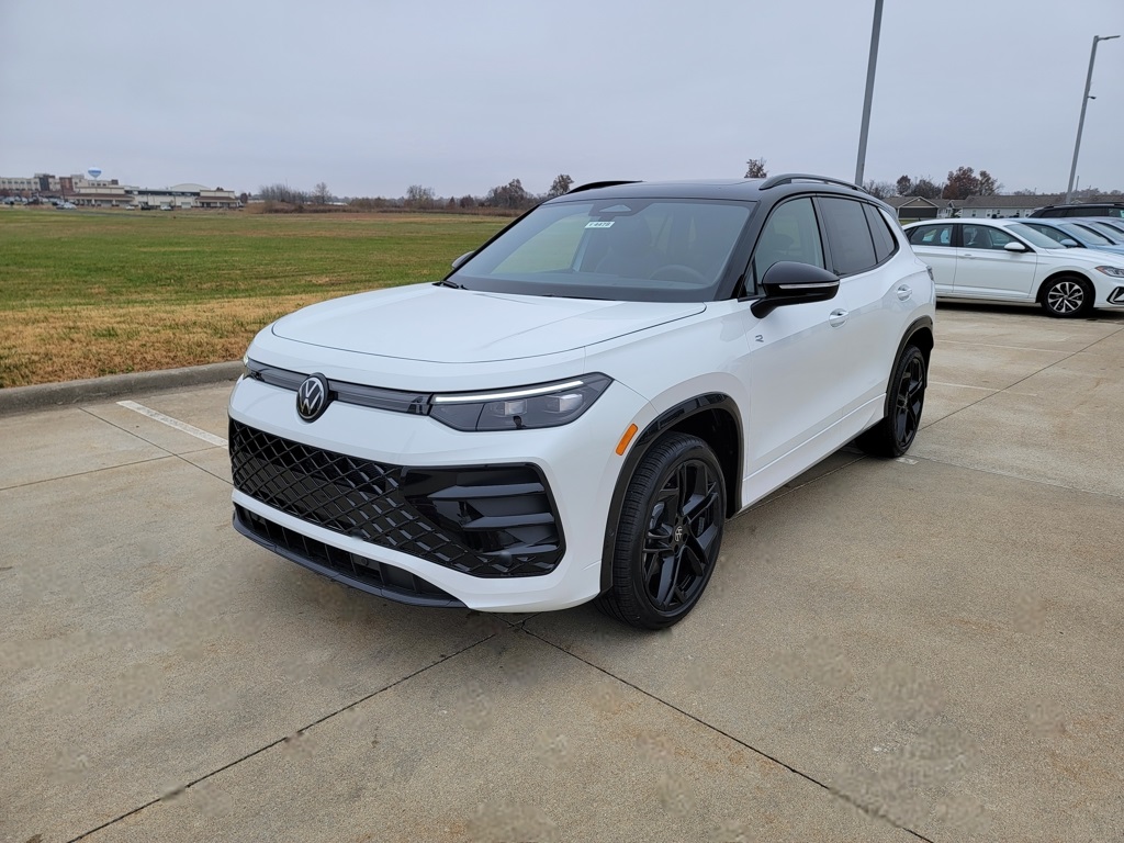 2026 Volkswagen Tiguan SE R-Line Black photo 4