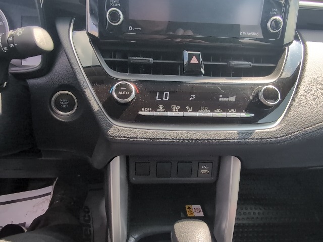 2022 Toyota Corolla Cross LE photo 24