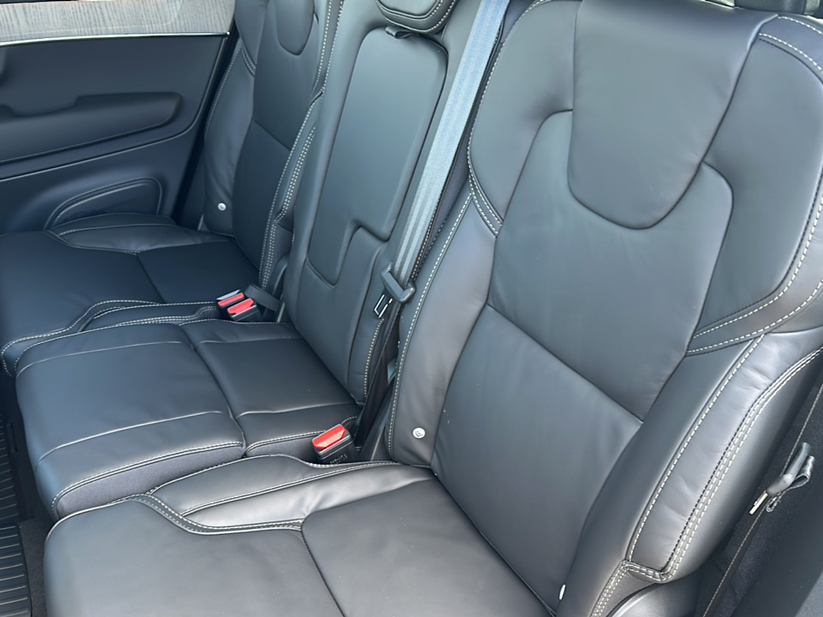 2025 Volvo XC90 T8 photo 6