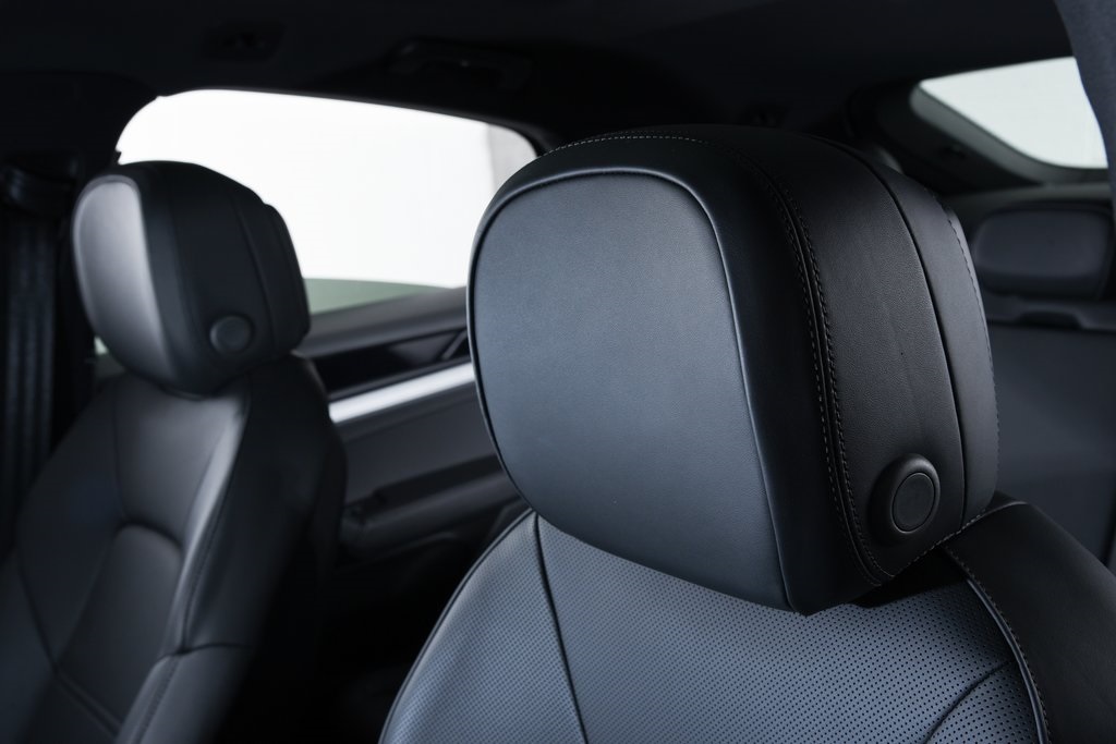 2025 Porsche Cayenne Coupe photo 32