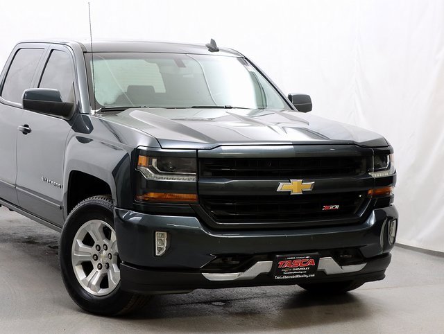 Used 2017 Chevrolet Silverado 1500 LT with VIN 3GCUKRECXHG326091 for sale in Wheeling, IL