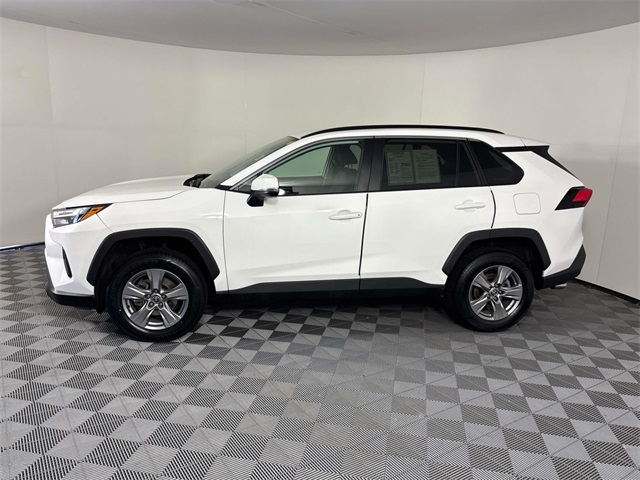 2022 Toyota RAV4 XLE photo 4