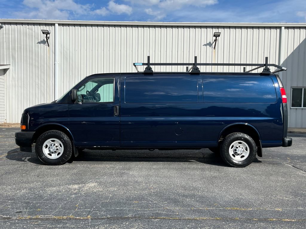 2017 Chevrolet Express Cargo photo 2