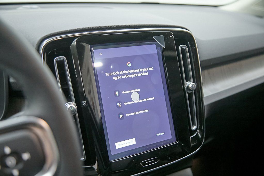 2025 VOLVO XC40 - Image 10