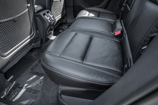 2023 Volvo XC40 Plus photo 25