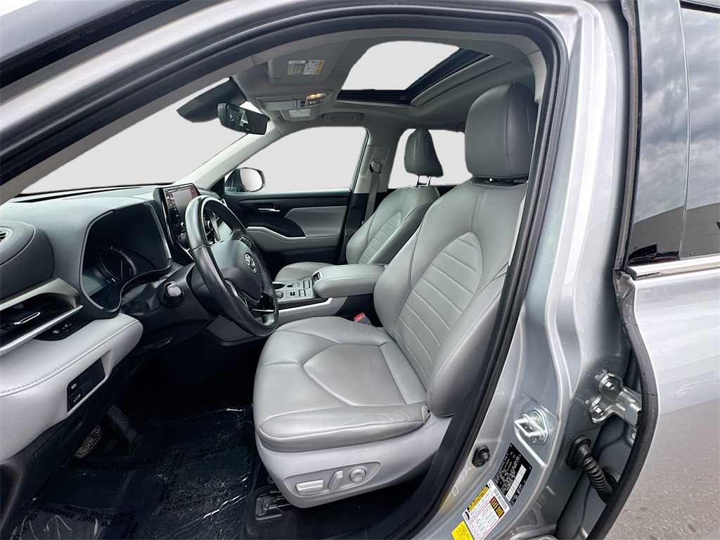 2021 Toyota Highlander XLE photo 17