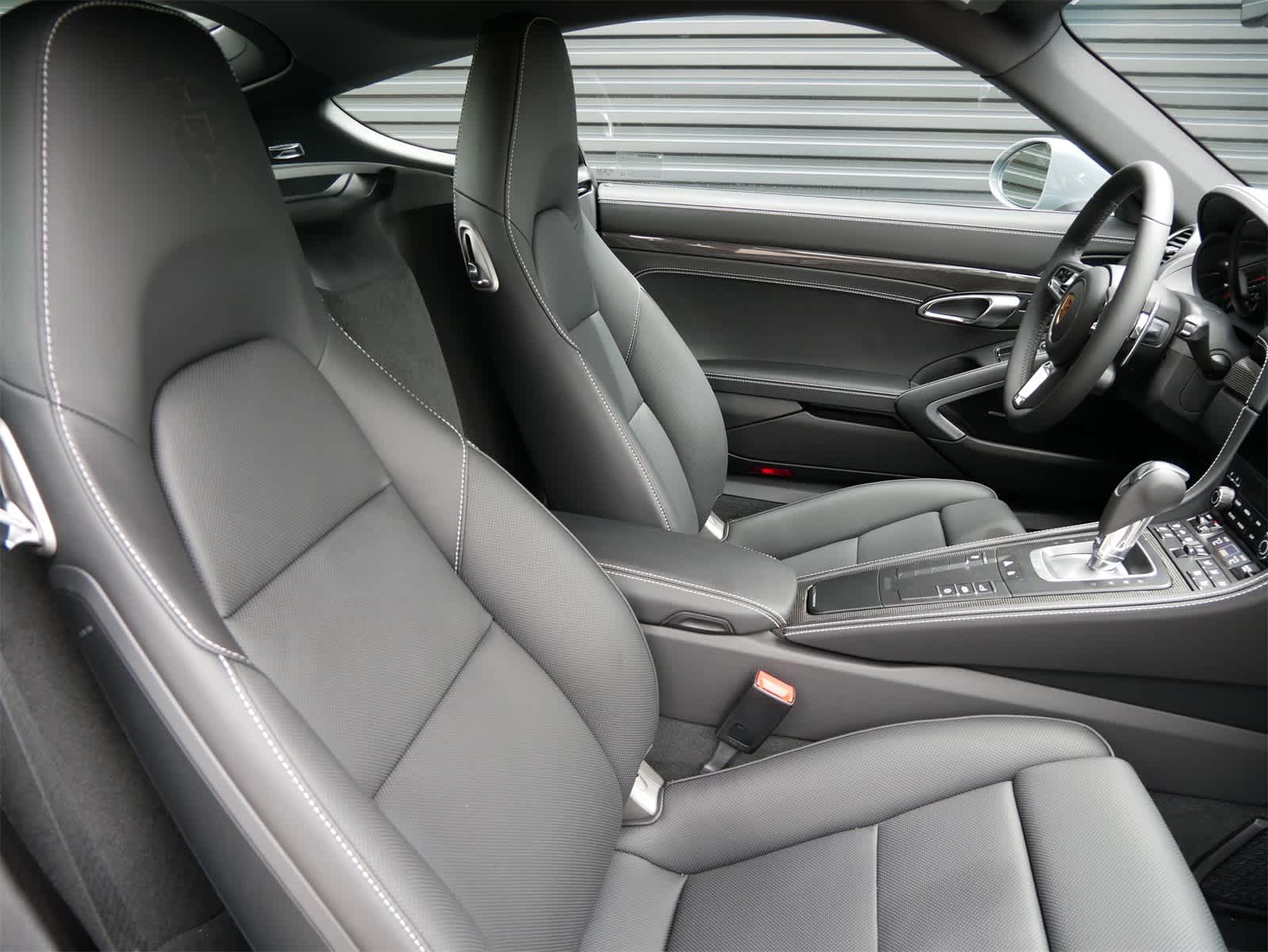 2025 Porsche Cayman S photo 24