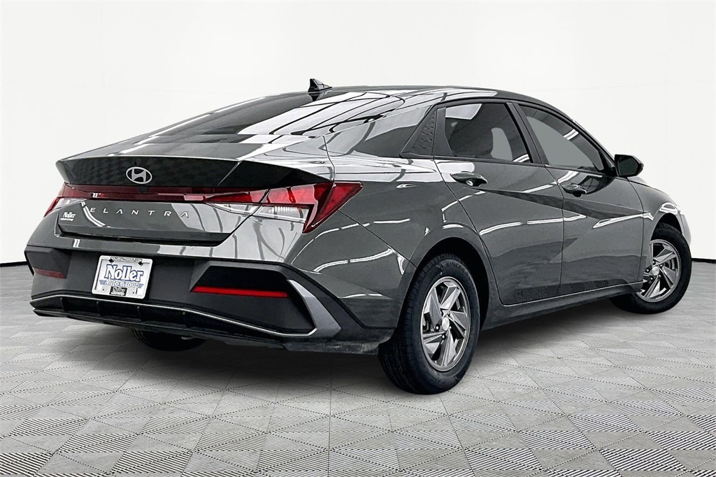 Used 2024 Hyundai Elantra SE with VIN KMHLL4DG6RU792658 for sale in Kansas City