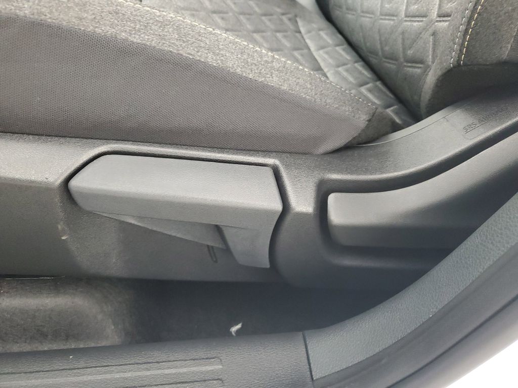 2026 Nissan Kicks SV photo 25