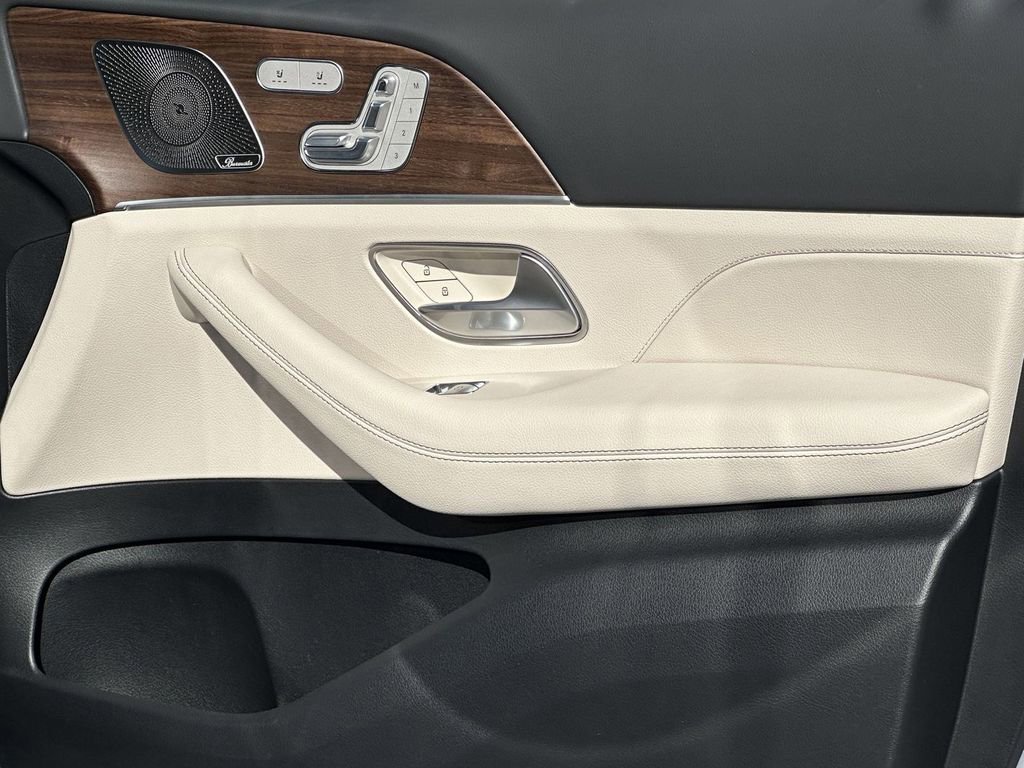 2025 Mercedes Benz GLS 450 4MATIC photo 16