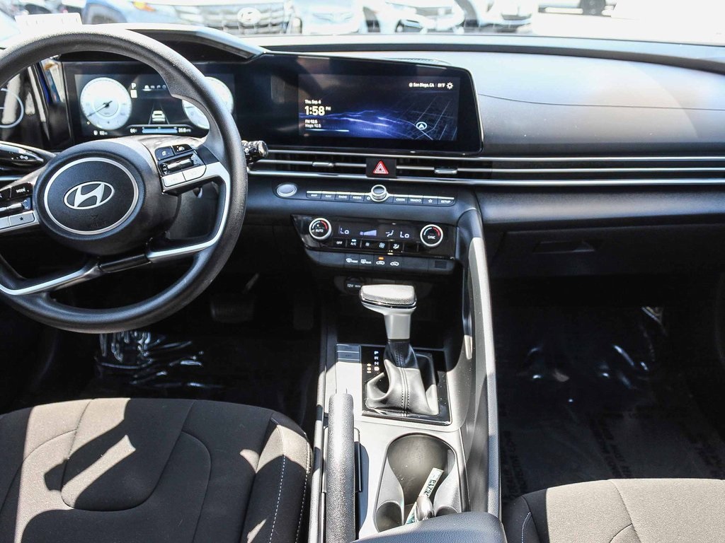 2024 Hyundai Elantra SEL photo 12