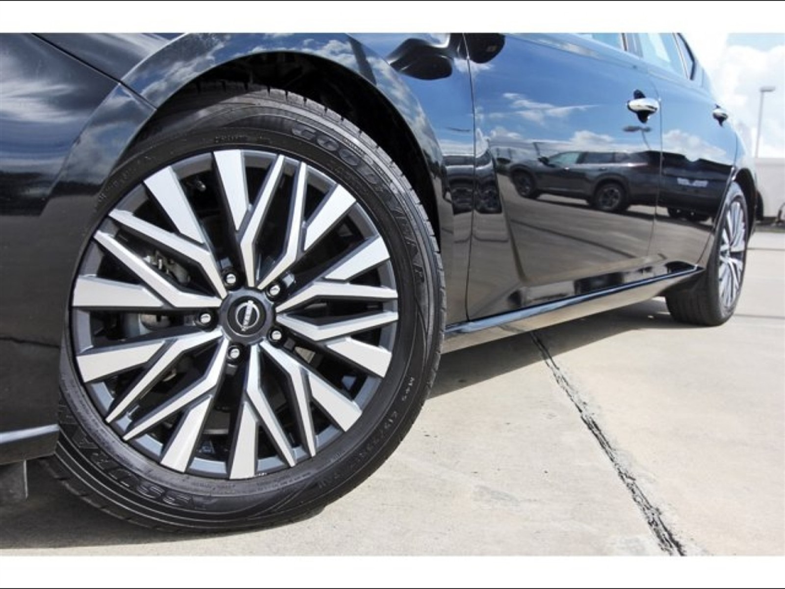 2024 Nissan Altima 2.5 SV Black at Robbins Nissan