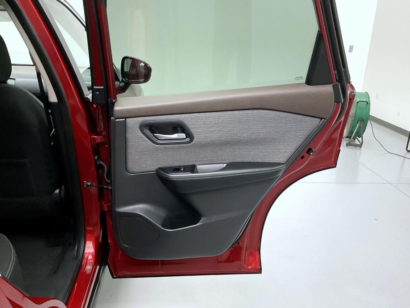 2023 Nissan Rogue SV photo 17