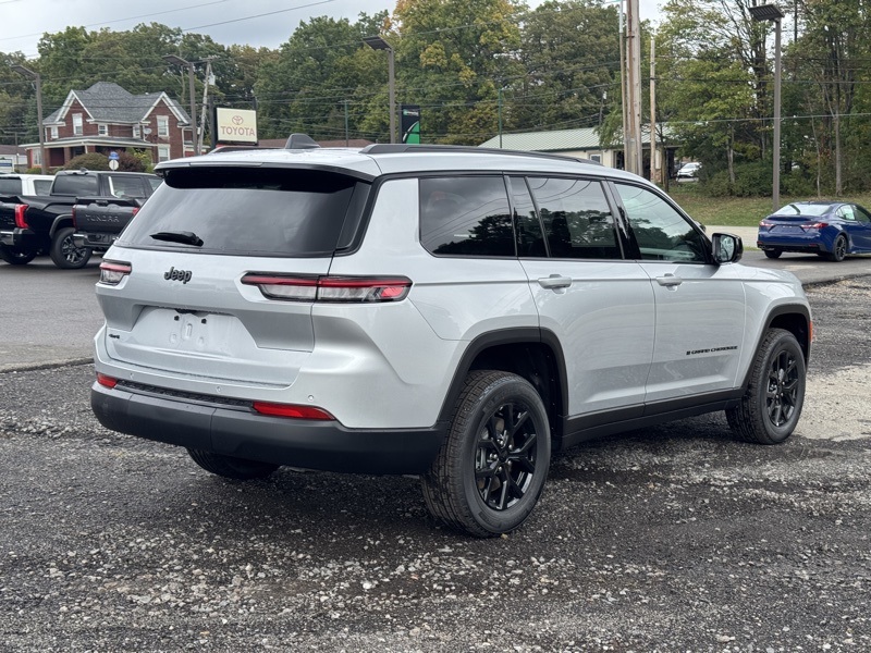 2025 Jeep Grand Cherokee Altitude X photo 2