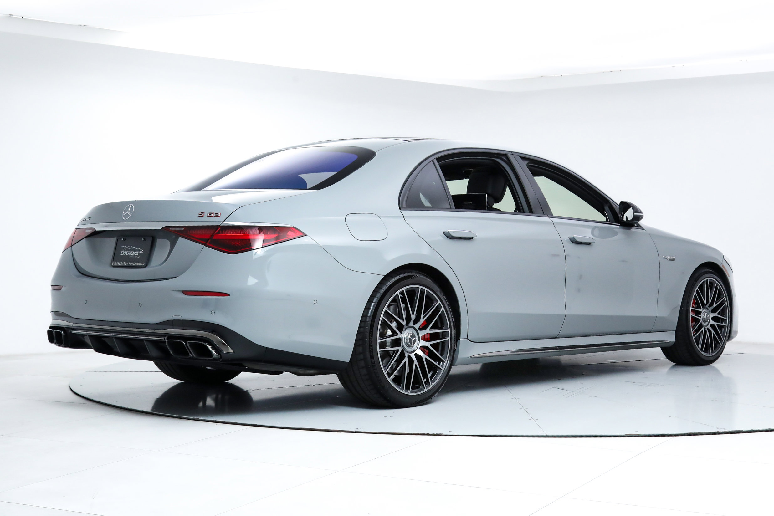 2024 Mercedes Benz S AMG 63 E PERFORMANCE photo 4
