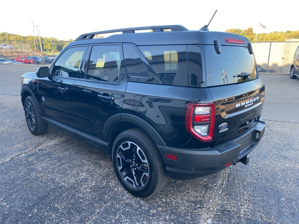 2023 Ford Bronco Sport Outer Banks photo 2