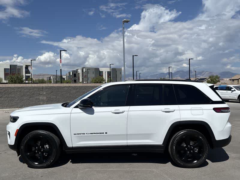 2023 Jeep Grand Cherokee Altitude photo 5