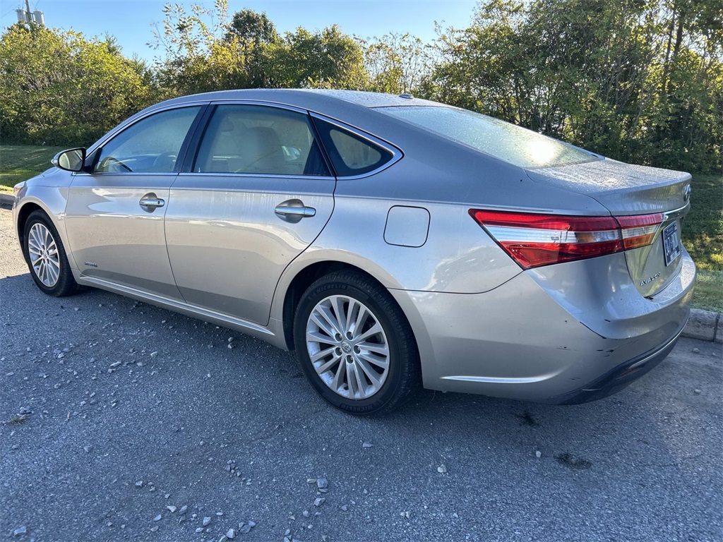 2015 Toyota Avalon Hybrid XLE Touring photo 2