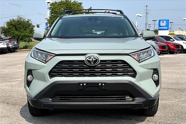 2021 Toyota RAV4 XLE Premium photo 3
