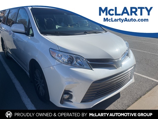 2020 Toyota Sienna XLE's photo