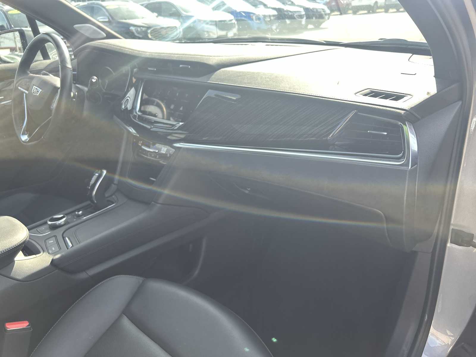 2025 Cadillac XT6 Premium Luxury photo 30