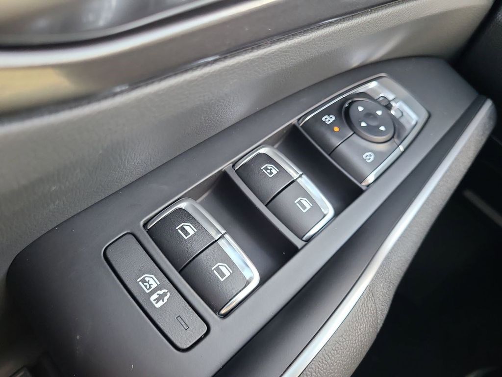 2025 Kia Sorento S photo 24