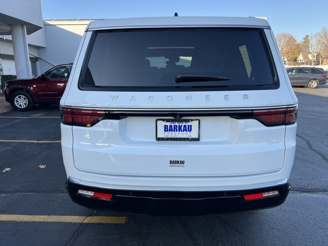 2024 Jeep Wagoneer Base photo 4