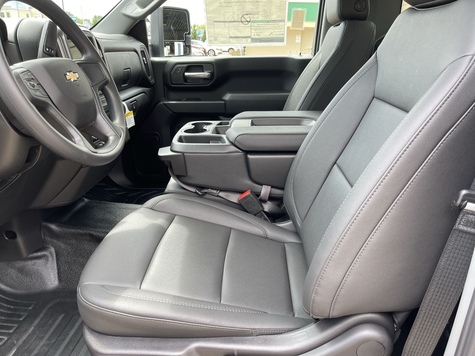2025 Chevrolet Silverado 2500HD photo 3