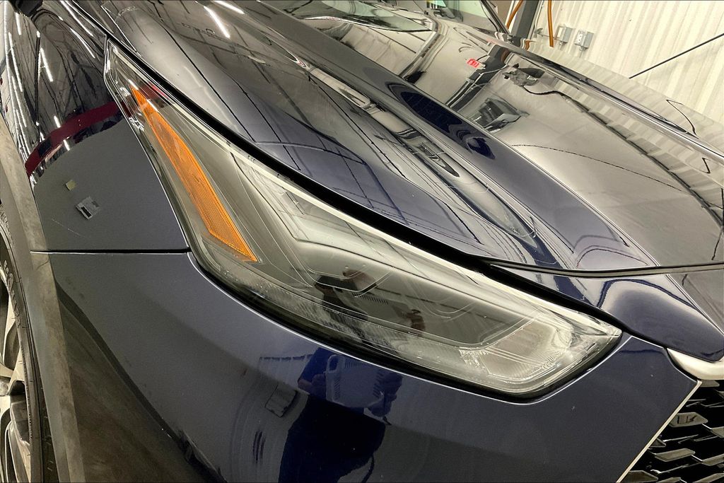 2022 Toyota Highlander XLE photo 30