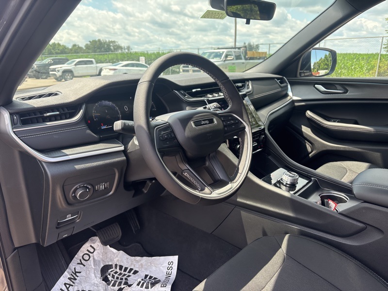 2025 Jeep Grand Cherokee Laredo X photo 23