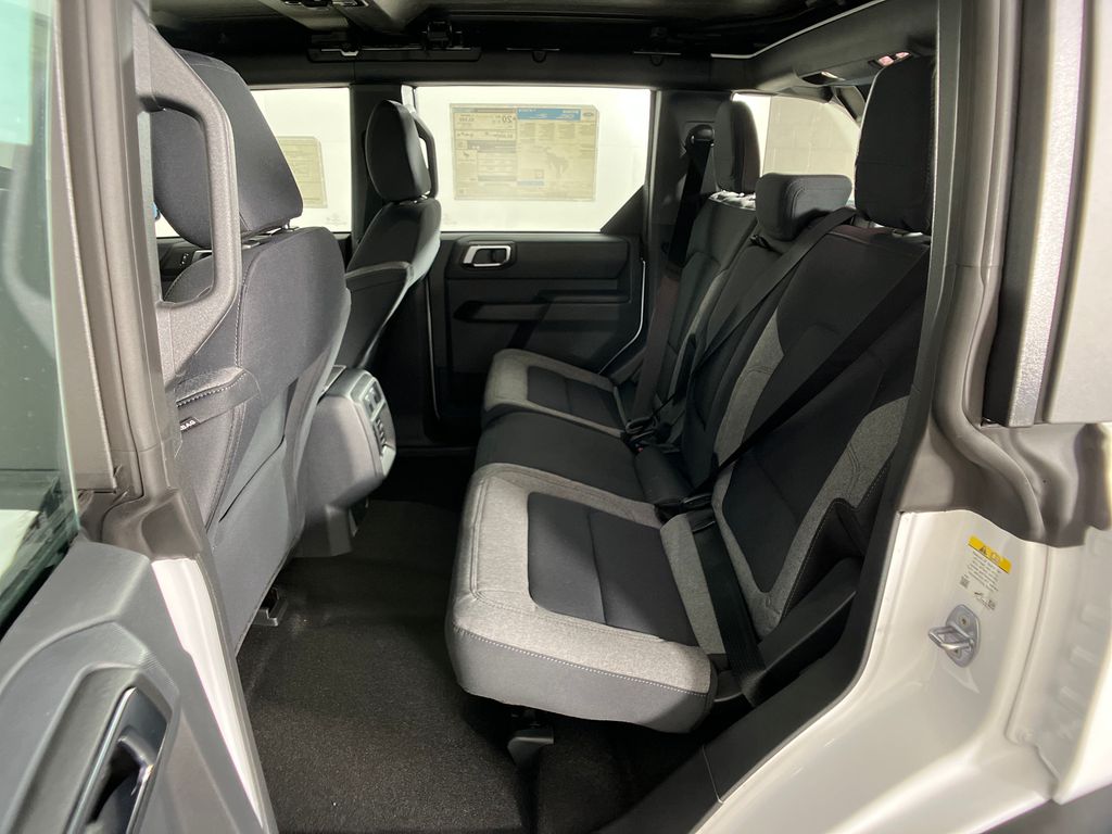 2025 Ford Bronco Base photo 19