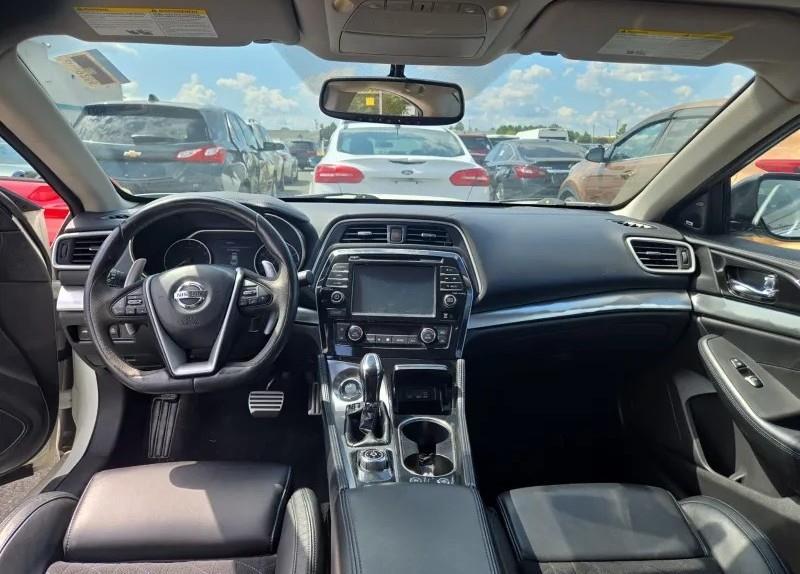 2017 Nissan Maxima SR photo 3