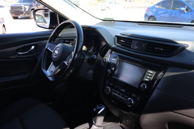 2018 Nissan Rogue SV photo 18