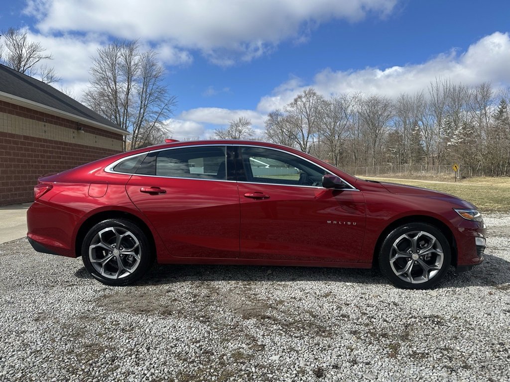 2025 Chevrolet Malibu RS photo 3
