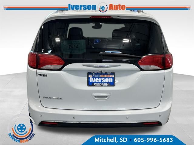2017 Chrysler Pacifica Touring Plus photo 6