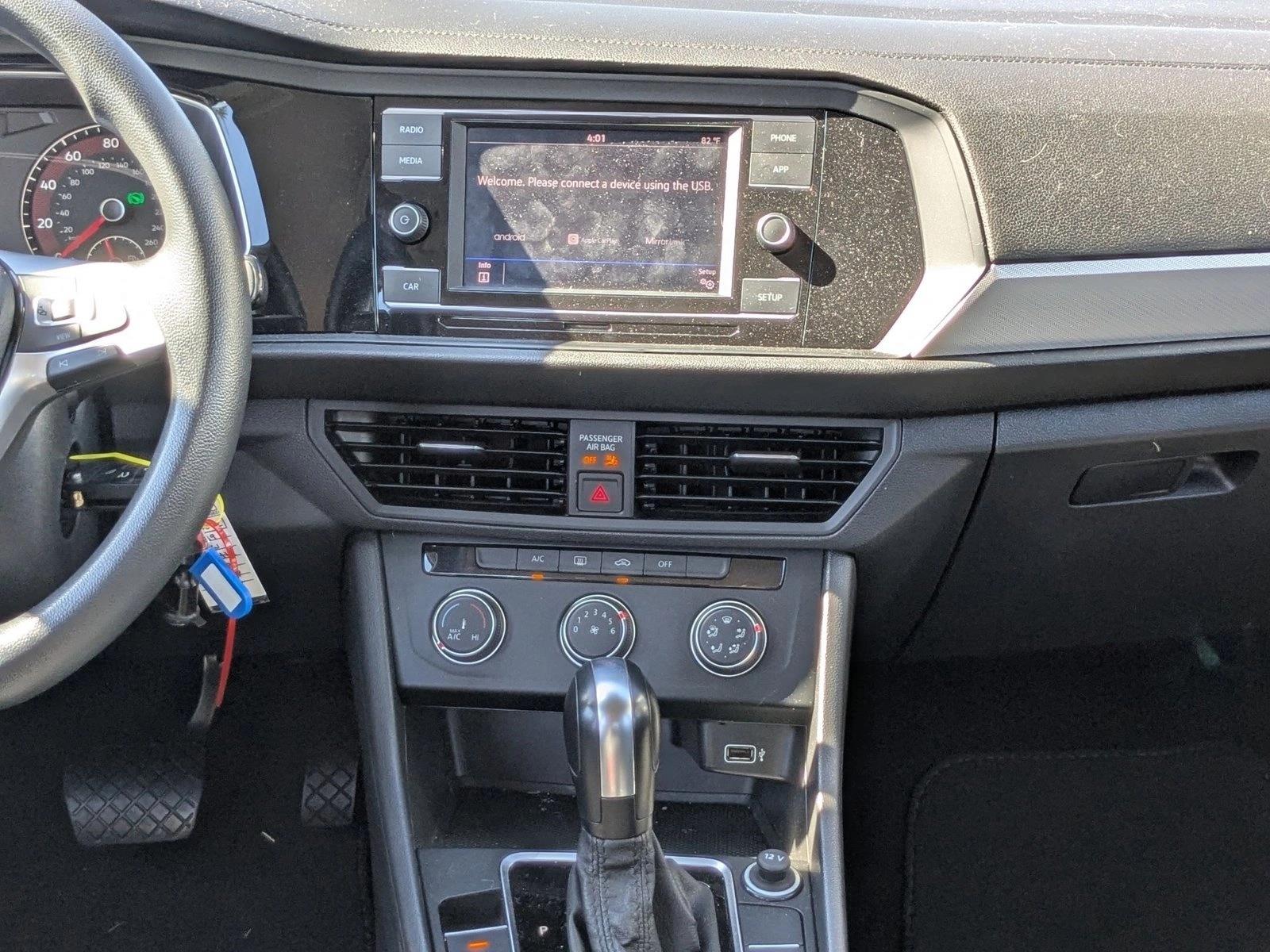 2019 Volkswagen Jetta SE R-Line photo 13