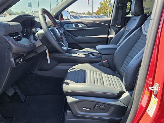 2025 Ford Explorer ST-Line photo 11