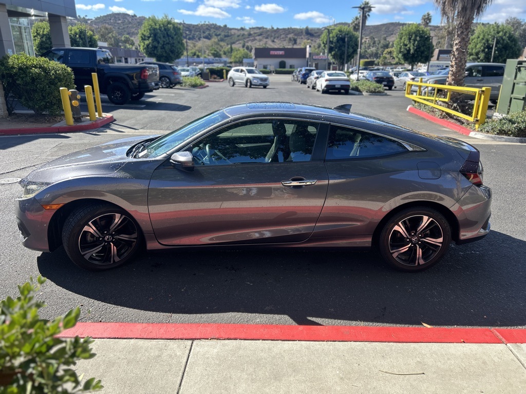 2017 Honda Civic Touring photo 4