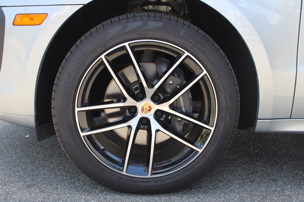 2024 Porsche Macan Base photo 13
