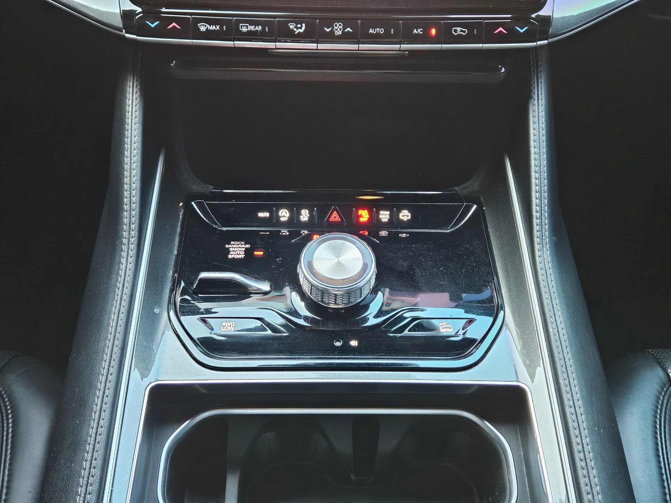 2023 Jeep Wagoneer Base photo 13