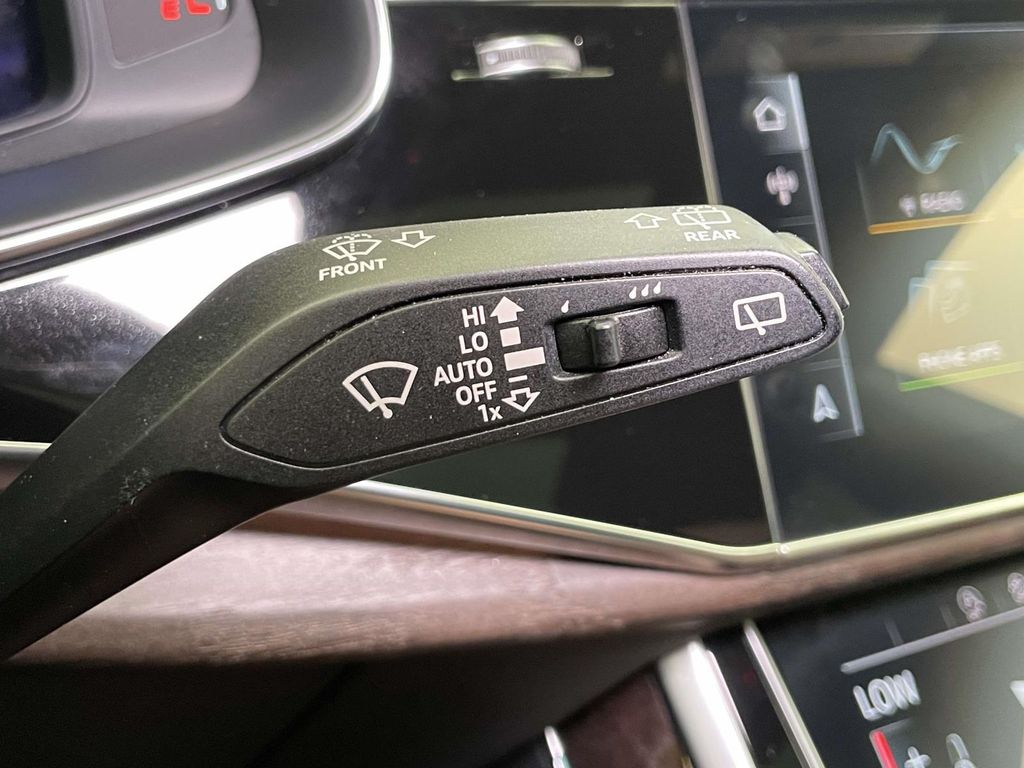 2020 Audi Q8 55 Prestige photo 39