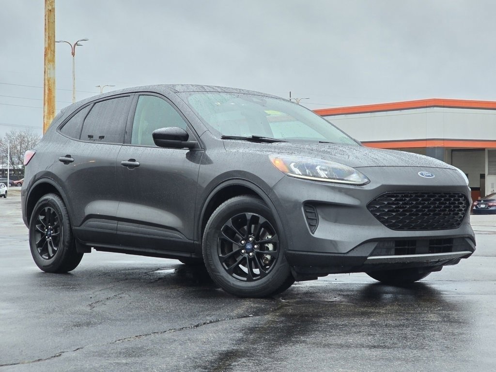 Used 2020 Ford Escape SE with VIN 1FMCU0BZ8LUC03627 for sale in Miamisburg, OH