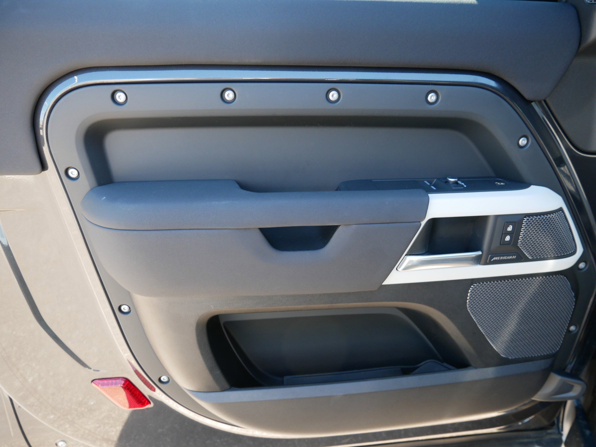 2022 Land Rover Defender X-Dynamic S photo 13