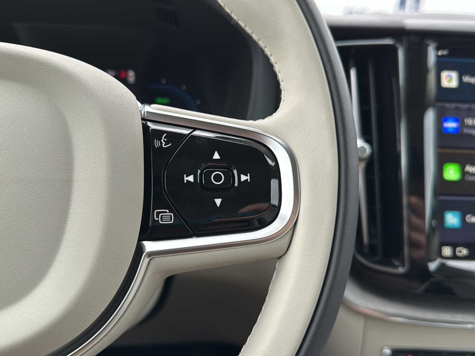 2024 Volvo XC60 Recharge Hybrid T8 Plus photo 14